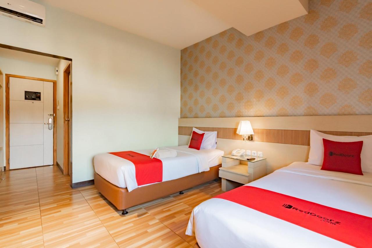 Hotel Reddoorz Premium Near Bandung Station Exterior foto