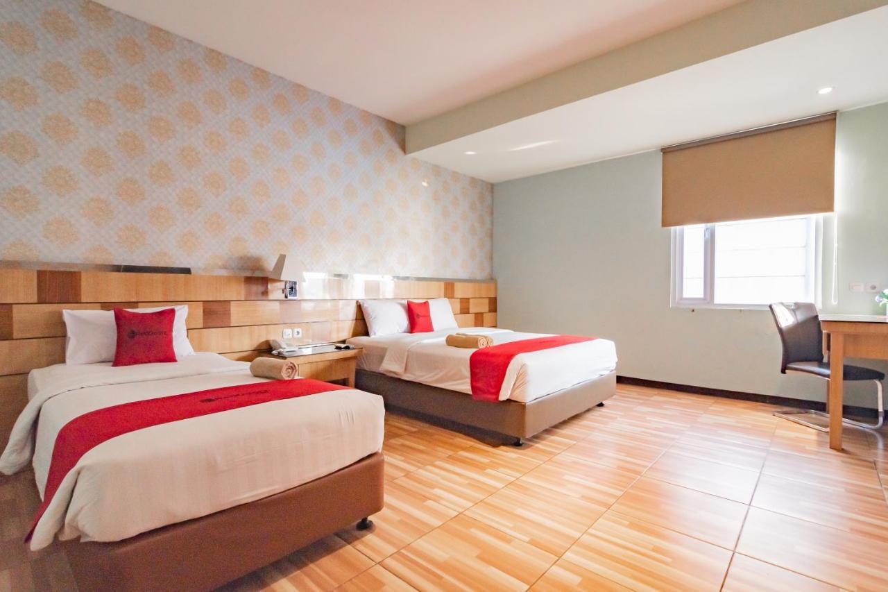 Hotel Reddoorz Premium Near Bandung Station Exterior foto